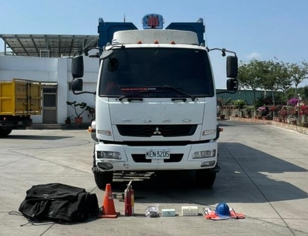  一般事業廢棄物清運。   公司行號、機關團體回收服務 報廢報銷作業、下腳料等(夾子車代運)